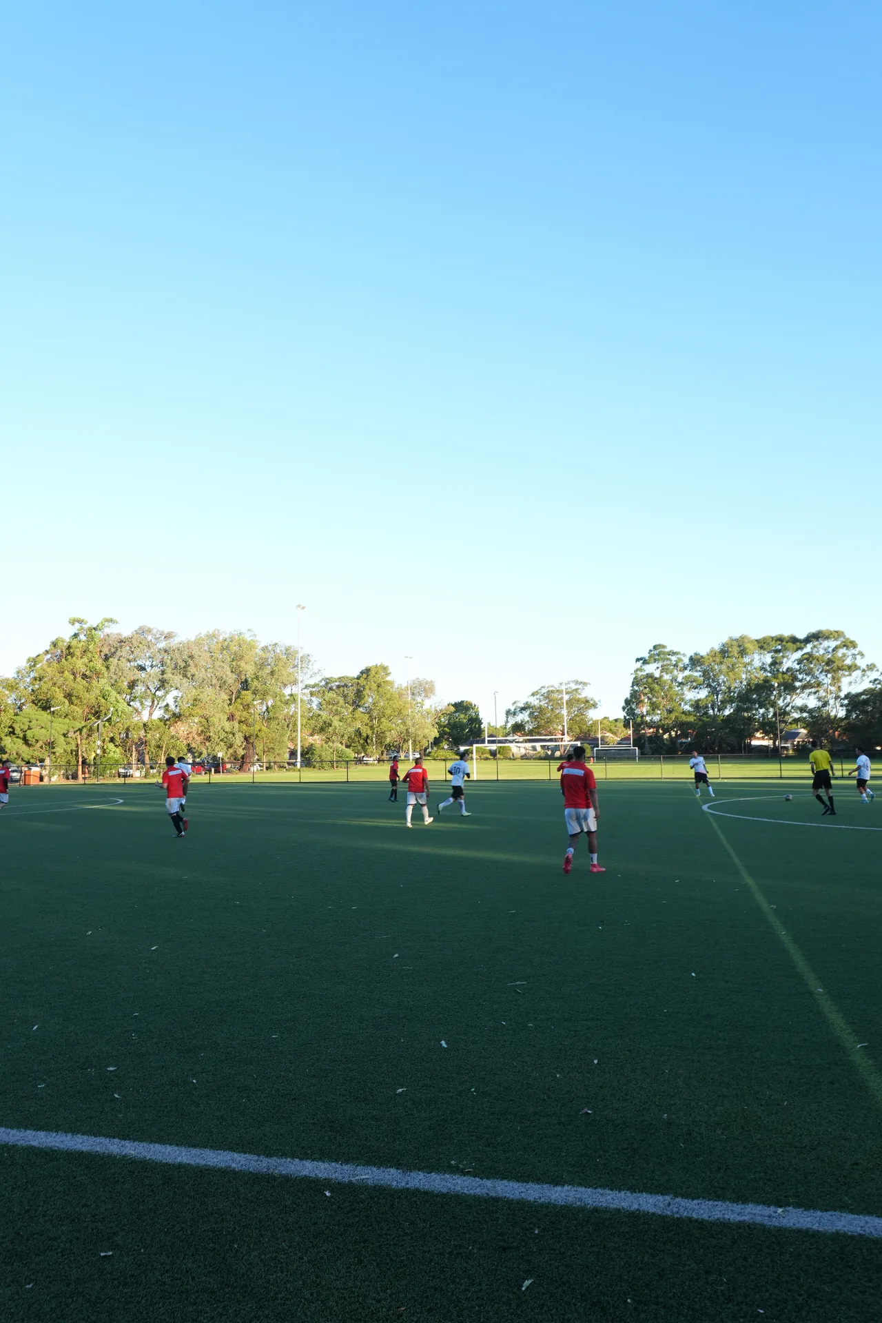 Partido en la cancha de la Soccer Cup 2026