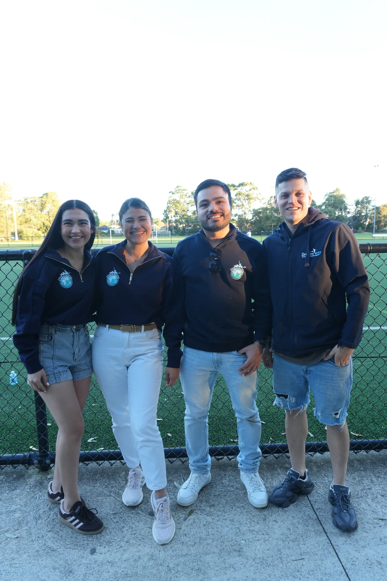 Equipo Dream Way junto a la cancha en la Soccer Cup 2026