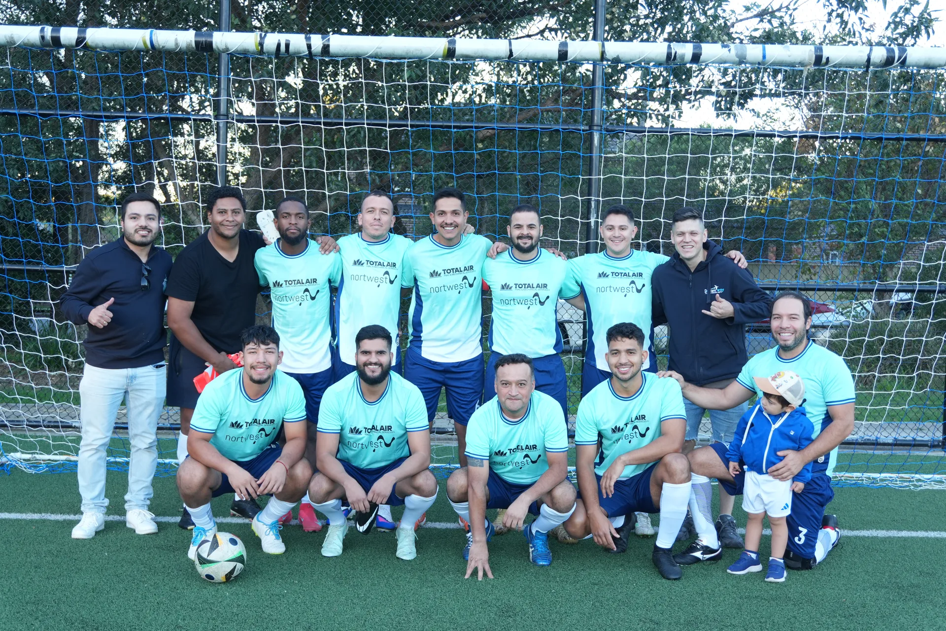 Equipo Total Air frente al arco en la Soccer Cup 2026